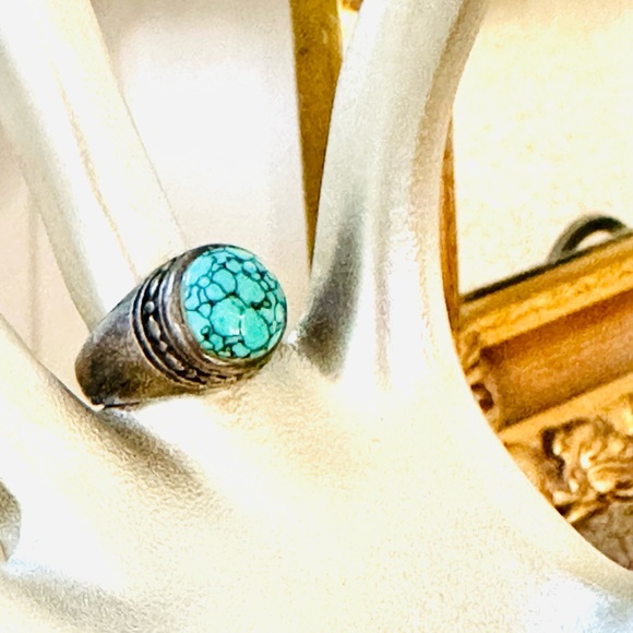Vintage Turquoise Silver Ring - Picture 5 of 15